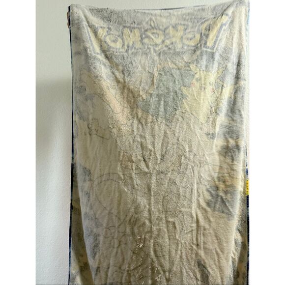 vintage Pokémon "Gotta Catch 'Em All" beach towel featuring Pikachu, Charizard, - Picture 3 of 3
